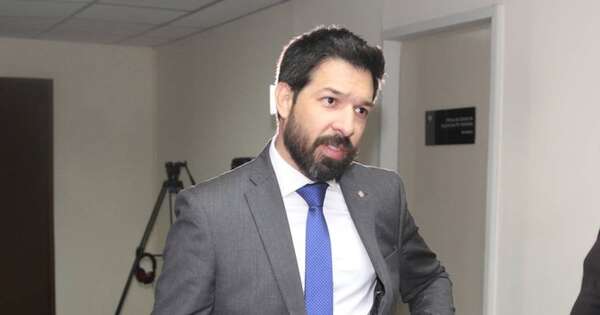 La Nación / Arévalo formaliza denuncia contra el juez Osmar Legal por prevaricato