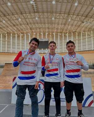 Ciclismo BMX: Acróbatas del pedal - Polideportivo - ABC Color