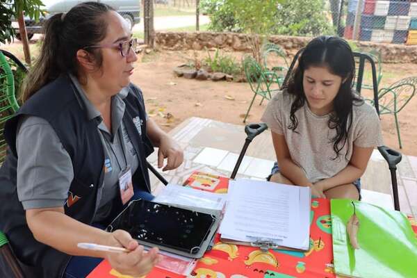 Evalúan situación socioeconómica de jóvenes con miras a otorgar becas del gobierno - Nacionales - ABC Color
