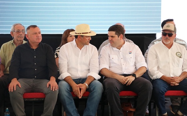 Ministro apuntó contra los precios bajos del ganado y resaltó la importancia del IPC
