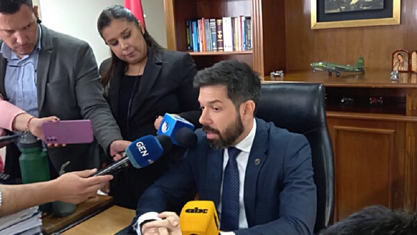 Arévalo presenta una acción contra Legal por prevaricato