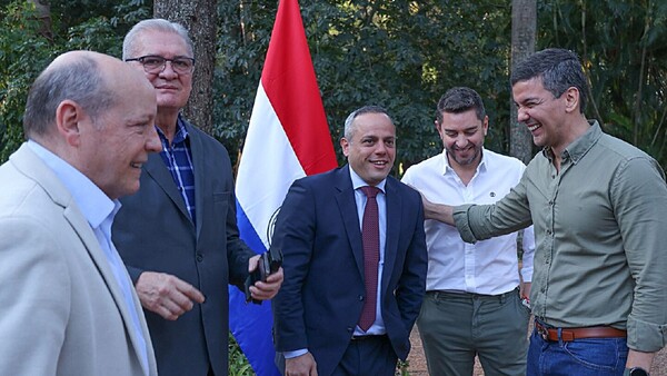 “Una reunión de amigos de Lalo y ni un plan concreto”