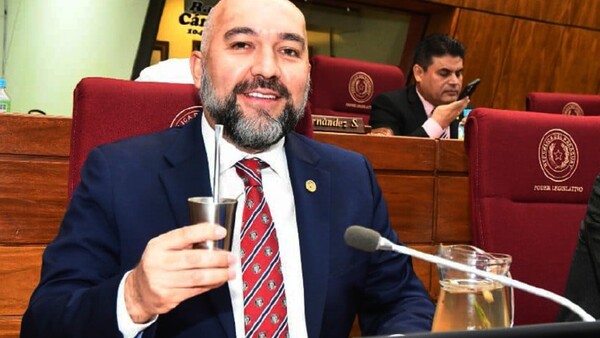 Diputados trata hoy renuncia de Arévalo y convoca a su suplente