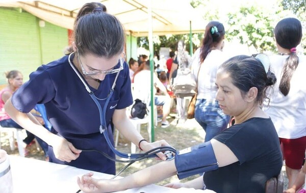 Jornada de servicio médico integral beneficia a más de 140 pobladores de Itapúa - .::Agencia IP::.