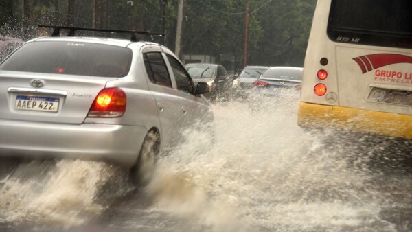 Las esperadas lluvias continúan este martes: Hay alerta por tormentas y se prevé ambiente cálido
