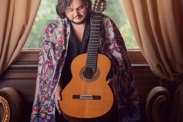 Yamandu Costa toca Asunción en el Teatro Municipal