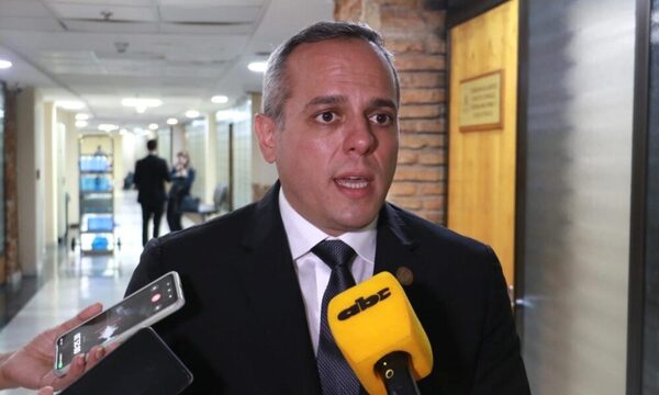 “Si no se restringe esta conducta, van a haber otros escándalos”, dice contralor sobre chats de “Lalo”