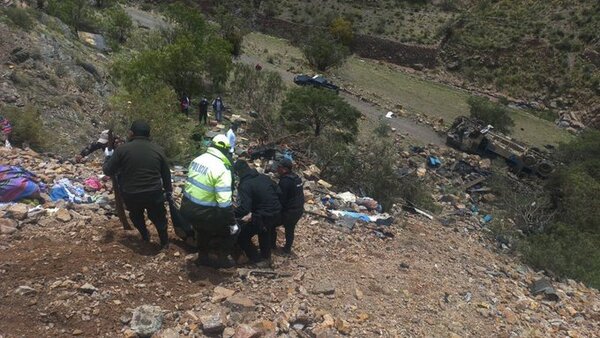 Más de 30 muertos en accidente de micro en carretera de Bolivia - 1000 Noticias
