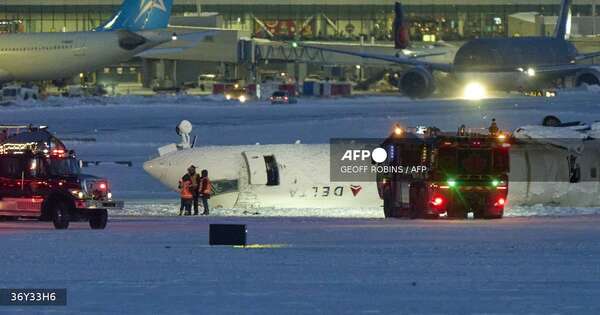 La Nación / Avión volcó con el techo al suelo al aterrizar en Toronto, dejando 18 heridos