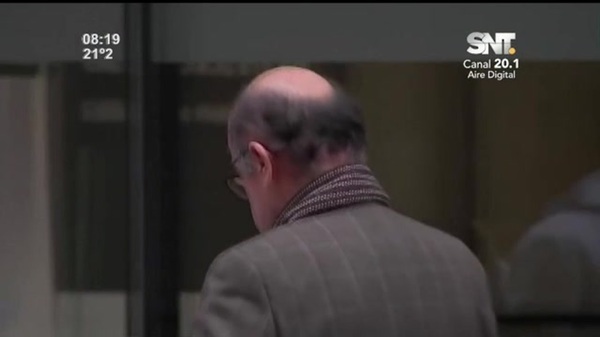 Médicos alertan sobre los riesgos de la automedicación para la caída del cabello - SNT