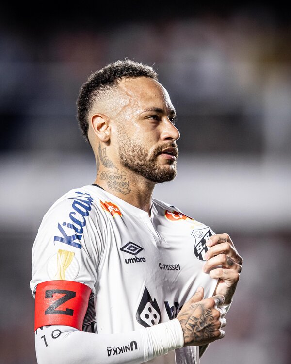 "El fútbol profesional no se juega en césped sintético"- Neymar Jr - 1000 Noticias