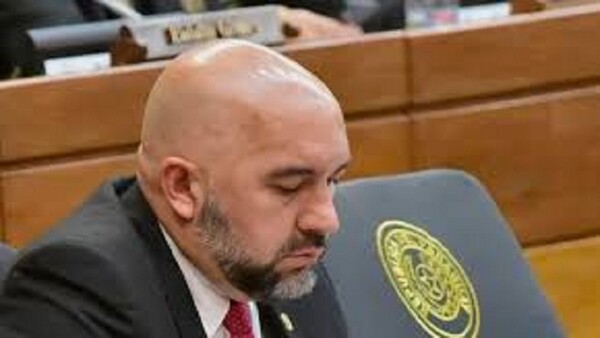 Cámara de Diputados acepta la renuncia de Orlando Arévalo por caso Lalo Gates