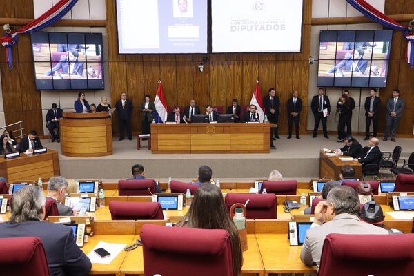 Aceptan renuncia de Arévalo en medio de críticas al Poder Judicial por inacción ante corrupción