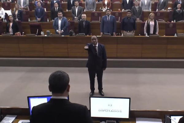 Aceptaron por unanimidad la renuncia de Arévalos y asumió su reemplazo