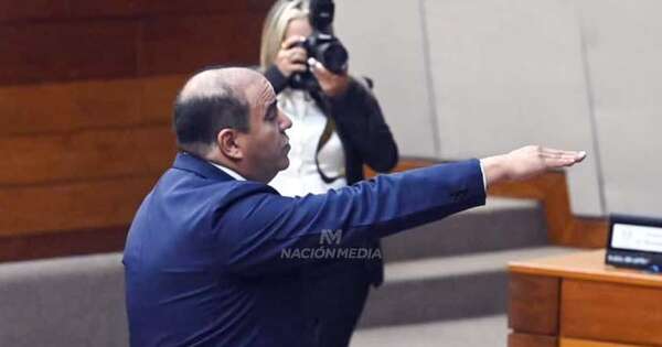 La Nación / Diputados tomó juramento del suplente de Orlando Arévalo