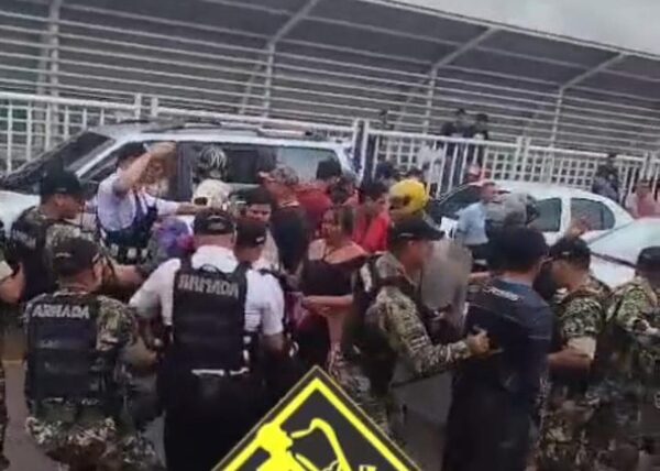 Protesta de mototaxistas termina en represión y enfrentamientos en el Puente de la Amistad
