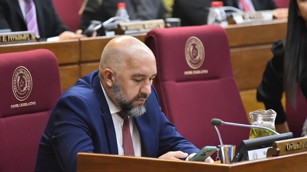 Cámara de Diputados acepta renuncia de Orlando Arévalo tras escándalo por chats con Lalo Gomes