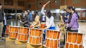 Con su ritmo, el taiko divierte y fortalece el cuerpo y la mente