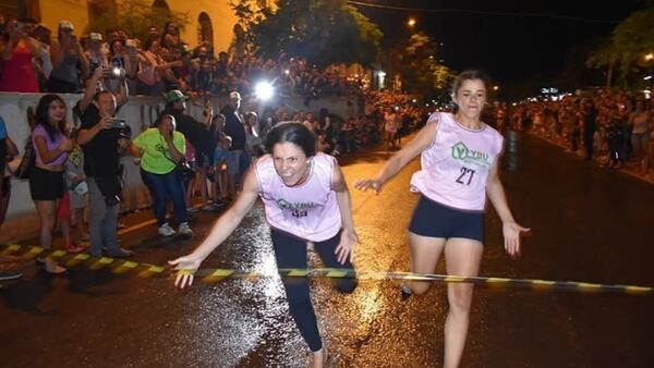En tacones, ellas correrán 100 metros en Concepción