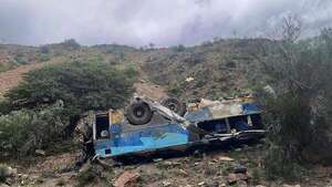 Bus cae en un barranco en Bolivia: confirman 28 fallecidos y 20 heridos - Mundo - ABC Color