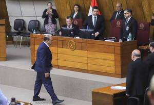 Y voló.. voló… Oficialmente, Arévalo ya no es diputado y entró el “si yo era”, he’i suplente