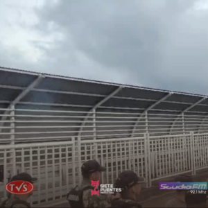 PASEROS BRASILEÑOS BLOQUEAN PUENTE DE LA AMISTAD Y DESATAN CAOS EN EL TRÁNSITO - TVS
