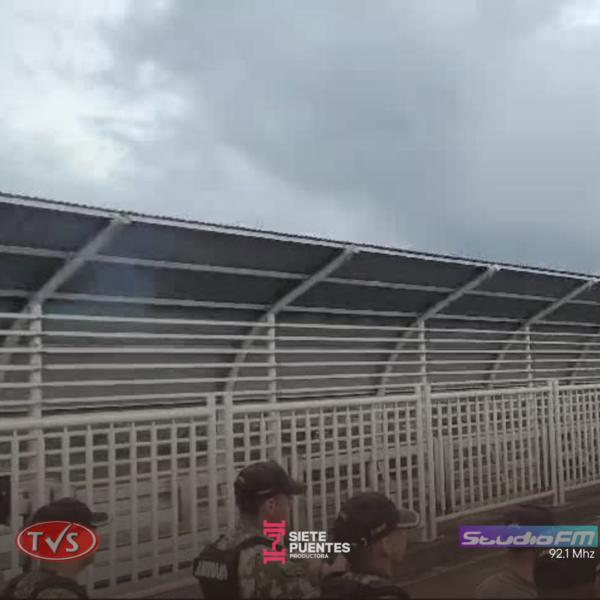 PASEROS BRASILEÑOS BLOQUEAN PUENTE DE LA AMISTAD Y DESATAN CAOS EN EL TRÁNSITO - TVS