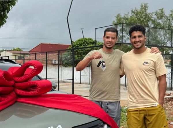 ¡Cecilio Domínguez sorprendió a su hermano con un regalazo!