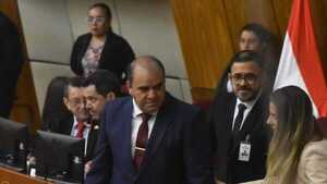 De rival a reemplazante de Arévalo: Jura Saúl González como diputado
