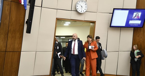 Honor Colorado acepta la renuncia de Arévalo y asume su suplente, denunciado por corrupción