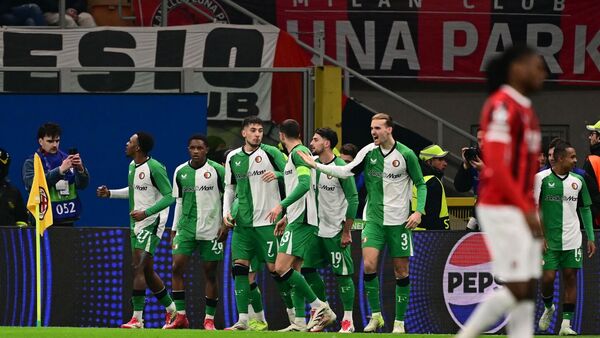 Feyenoord elimina al Milan y avanza a octavos