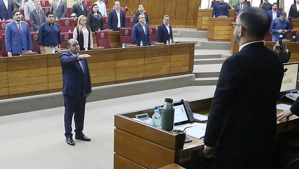 Saúl González juró como Diputado en reemplazo de Orlando Arévalo - Noticiero Paraguay