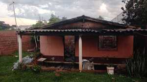 Fuego arrasa con una vivienda en Pedro Juan Caballero