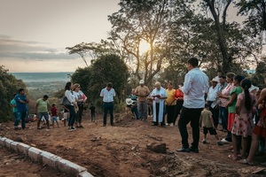 Unidos por el progreso: familias de Ybycu’i logran construir camino transitable