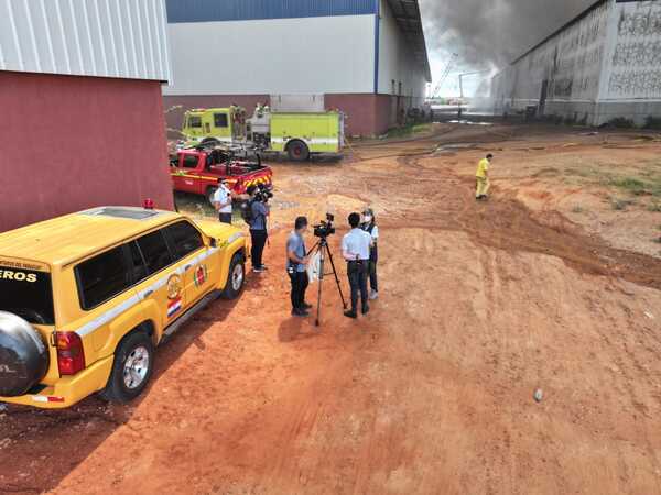 Agua es segura para el consumo, tras incendio en Puerto Fénix
