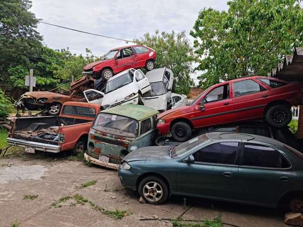 Concejales reiterarán a Nenecho el pedido para sacar los vehículos abandonados de la calle - Nacionales - ABC Color