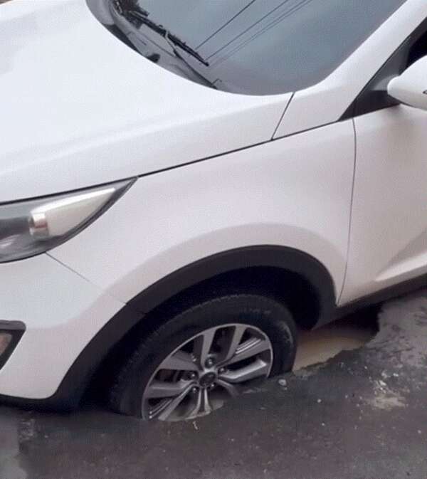 Video: reventó su vehículo a causa de un bache y PMT de Asunción quiso ponerle cepo - Nacionales - ABC Color