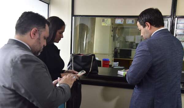 AUDIO: Juez Osmar Legal entrega copias espejo de los chats de Lalo Gomes - Periodísticamente - ABC Color
