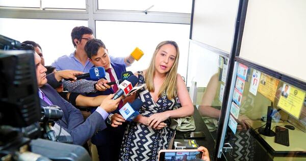 La Nación / Entregan copias de pericia de teléfono de exdiputado Lalo Gomes y otros