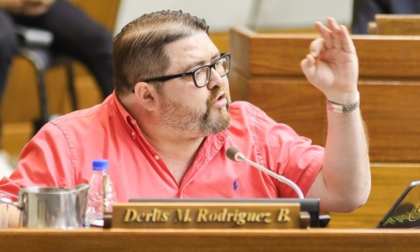 ¿Cantinfleada de Derlis Rodríguez?; "Nadie defendió al colega, pero felicito su decisión" - OviedoPress