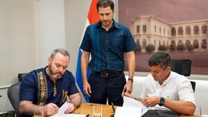 Santiago Peña firma el decreto que reglamenta la ley de créditos de carbono