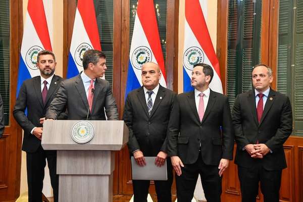 Cumbre de Poderes: en apenas un día cartistas ignoran promesa de Santi y atacan a la prensa - Política - ABC Color