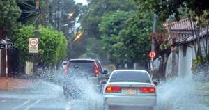 La Nación / Conductores que mojan a peatones se exponen a multas