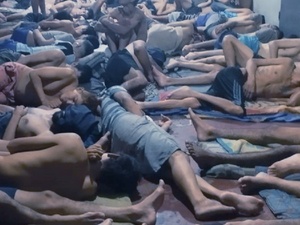 Presos duermen en el suelo en la Regional de Concepción