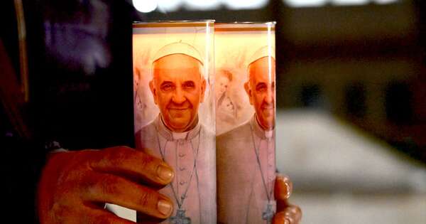 La Nación / El papa padece una neumonía bilateral
