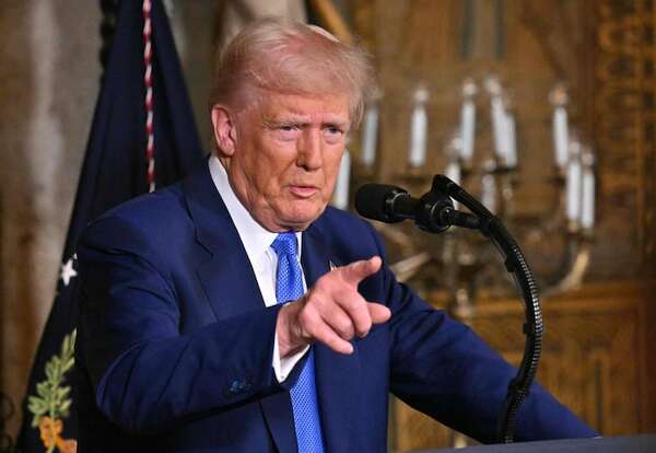 Aranceles, órdenes presidenciales y deportaciones marcan el primer mes de Trump - Mundo - ABC Color