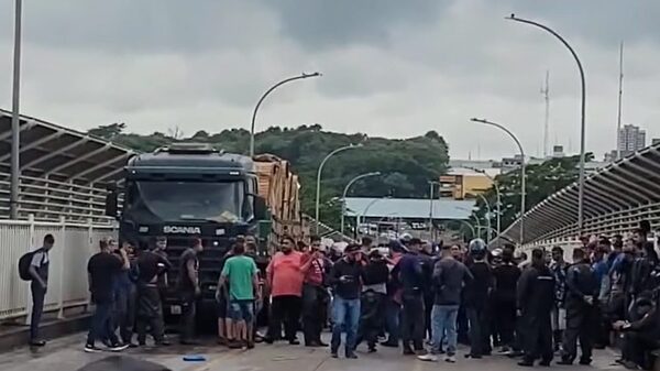 Protesta de mototaxistas termina en represión y enfrentamientos en el Puente de la Amistad – Diario TNPRESS