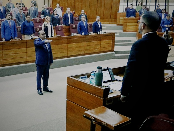 Diputado renuncia y asume el suplente Saúl González