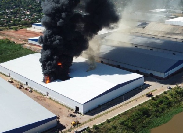 Incendio de neumáticos no contaminó aguas del río - ADN Digital