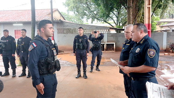 Distinguen a policías por exitosa persecución y captura de peligrosos delincuentes en CDE - La Clave